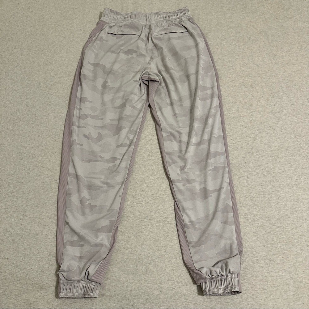 Athleta Women's Brooklyn Lined Camo Joggers - Gray and Lavender - Picture 6 of 7